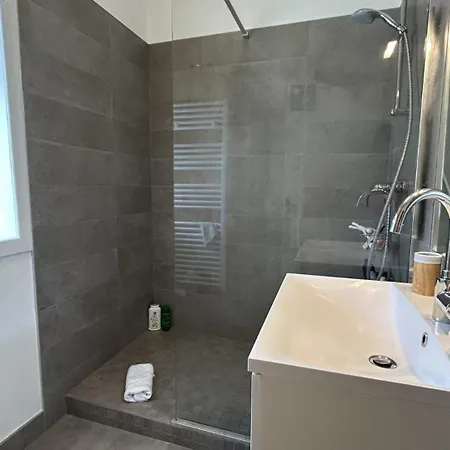 Les Pieds Dans L'eau Apartment